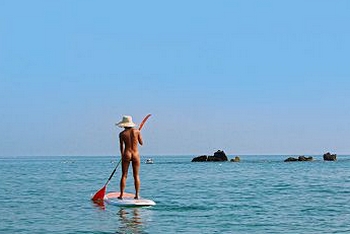 Stand up paddle surfing @Bagheera